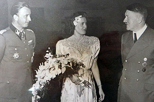 Опубликовано ранее неизвестное фото Гитлера на свадьбе