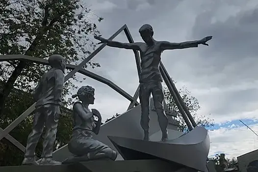 Журналисты и блогеры узнали историю Новокуйбышевска и сквера Грушина