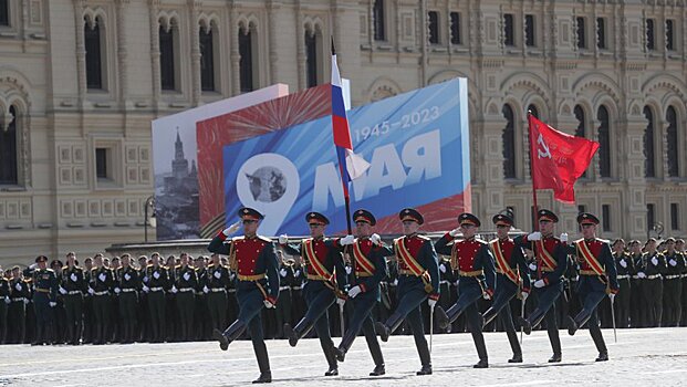 Руководители фракций поздравили россиян с Днем Победы