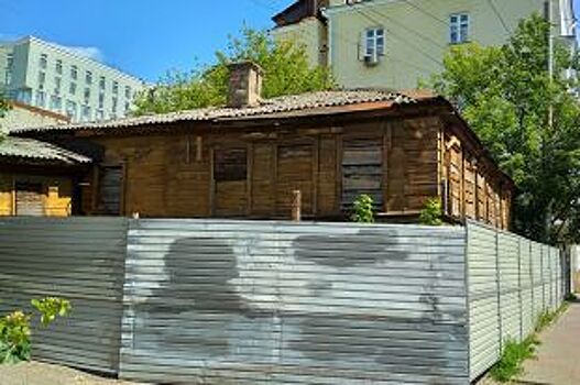 «Бублик» у кремля. Что будет с самым старым домом Нижнего Новгорода