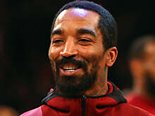 Джей Ар Смит – репортеру, который напомнил Уэйтерсу, что его обменяли на Смита: «Не начинай это дерьмо»