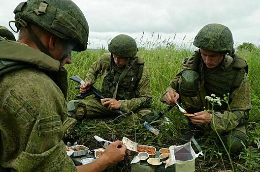 Зачем летчикам шоколад, а подводникам — вино и икра