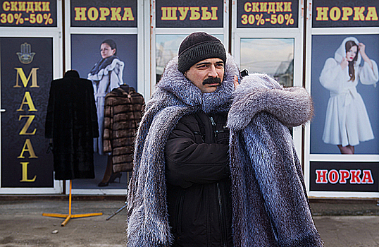 Фэшн-ретейлеры заявили о резком падении спроса на теплую одежду в Москве