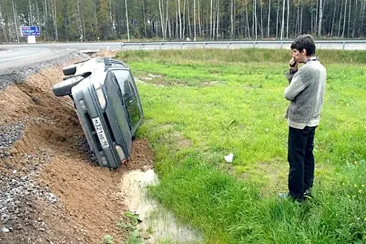 В каком случае водитель вправе уехать с места аварии