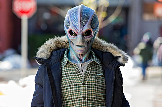 Почему стоит посмотреть сериал «Засланец из космоса»