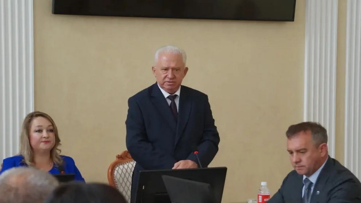 Глава Богучарского района Воронежской области Валерий Кузнецов досрочно сложил полномочия