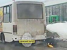 В России автобус протащил пенсионера по дороге 20 метров и попал на видео