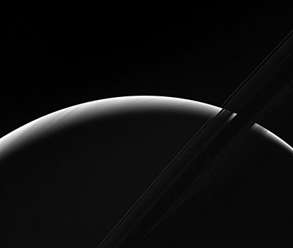 NASA опубликовало фото рассвета на Сатурне