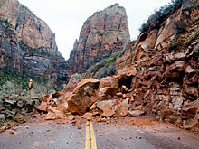 Шесть гигантских оползней попали на видео