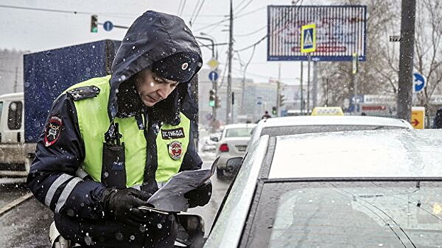 Устроивший ДТП водитель укусил инспектора ДПС в Москве