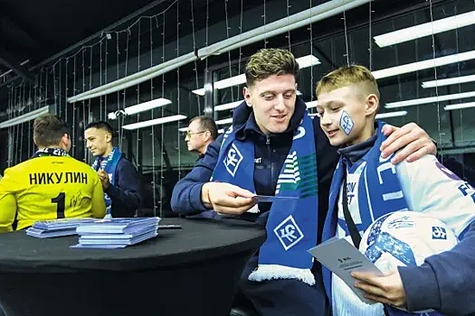 Встреча с новичками: игроки "Крыльев Советов" пообщались с болельщиками