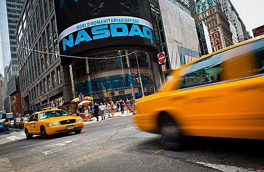 NASDAQ прекращает работу с российским инвесторами. Как откроются рынки в понедельник?