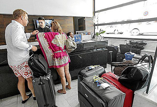 В Иордании туристы не смогли заселиться в оплаченный отель из-за овербукинга