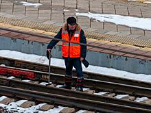 В Калининграде чистят ж/д пути при помощи поезда