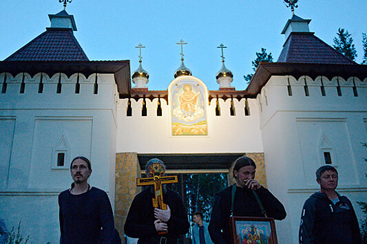 Все выселенные покинули "захваченный" Среднеуральский монастырь