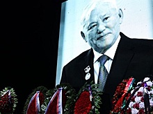 В Якутске началась церемония прощания с первым президентом региона Михаилом Николаевым