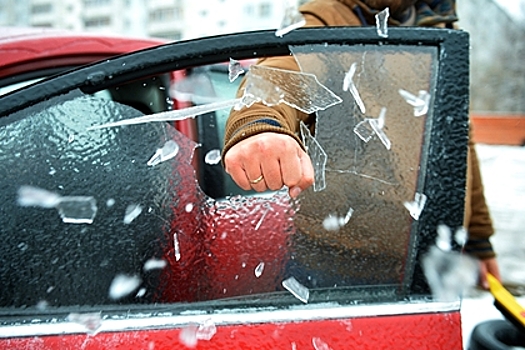 Эксперт предупредил об опасности езды на автомобиле с открытыми окнами