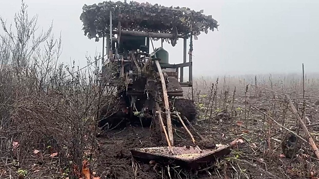 Робот протянул кабель между компунктами в Запорожской области