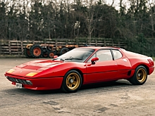 На аукционе продали классический Ferrari 512 BB с широким обвесом