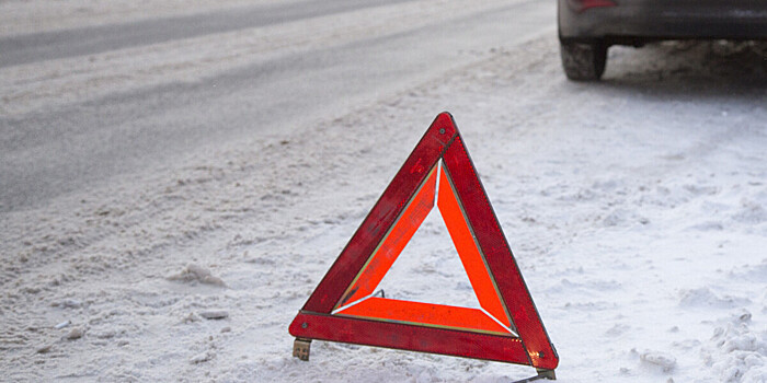 Крупный затор образовался на трассе под Калугой после столкновения двух фур