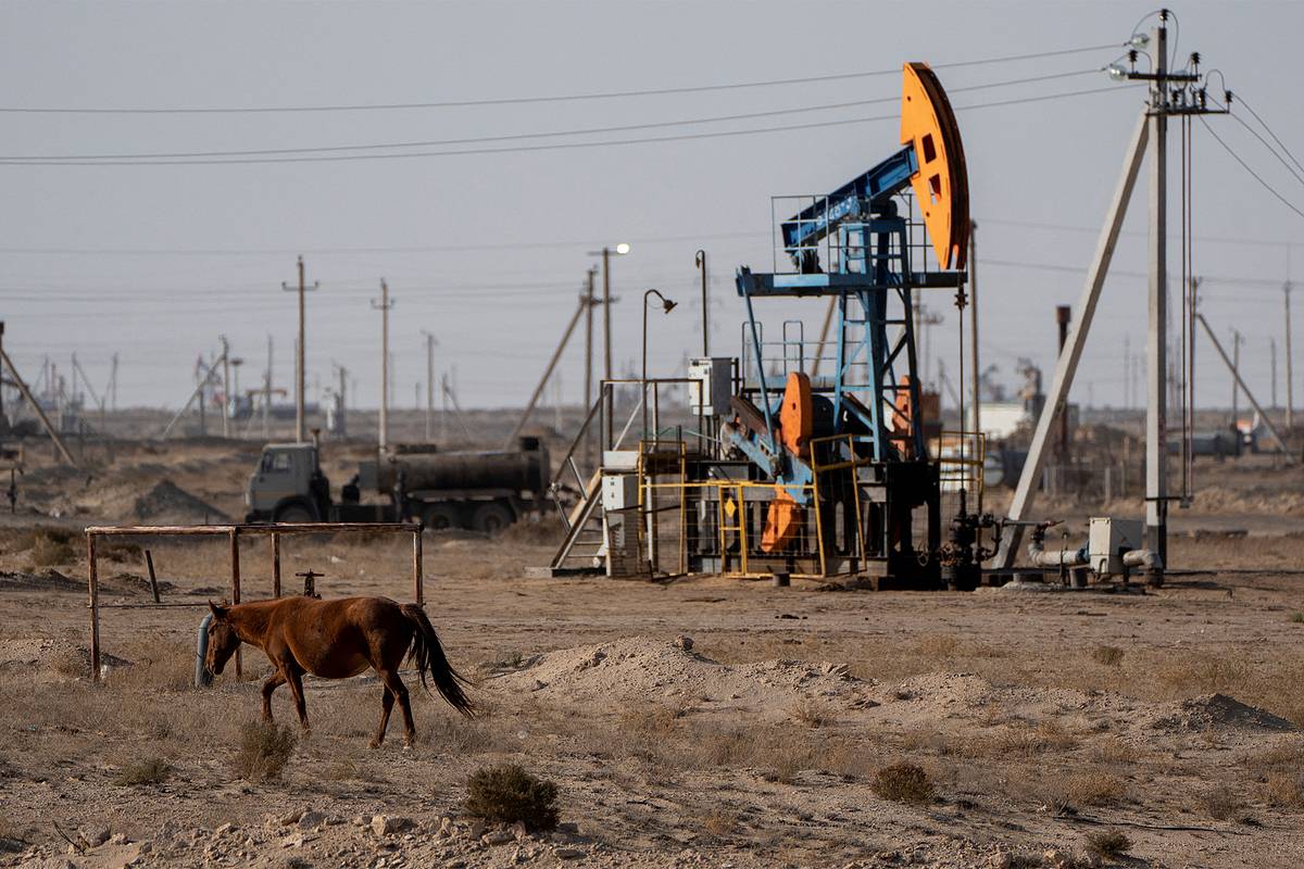 Сотни нефтяных скважин приостановили добычу в Казахстане из-за паводков