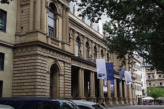 Биржи Европы растут вслед за рынками США и Азии и на внутренних статданных