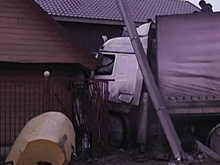 ДТП в Юшково 27 февраля: фура влетела в магазин