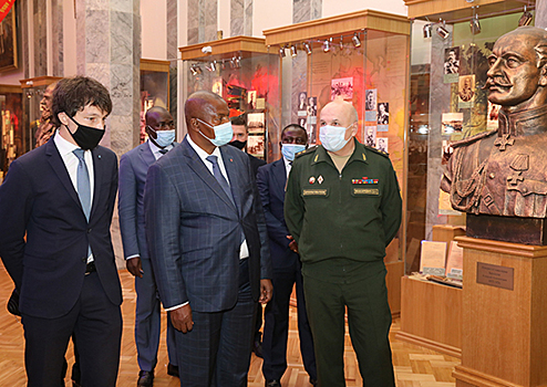 Президент Центральноафриканской Республики посетил Военную академию Генерального штаба Вооруженных Сил Российской Федерации