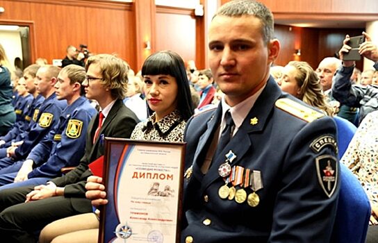 Спасший человека спецназовец свердловского ГУФСИН получил награду МЧС