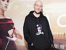 Сильно похудевший певец Шура вышел в свет