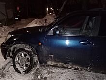 Жители Екатеринбурга ищут водителя, протаранившего на парковке их машины