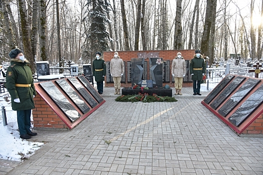 В Марий Эл в День Неизвестного Солдата почтили память героев