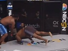 Боец MMA ударом колена отправил соперника к хирургу
