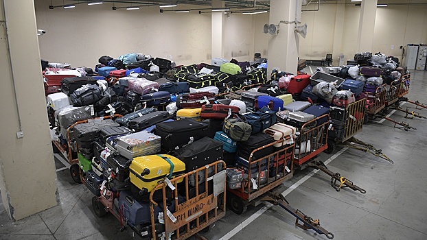 В терминалах Шереметьево скопились сотни людей, не получивших багаж