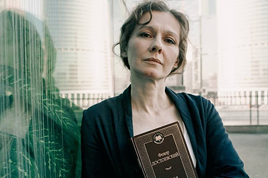 Полина Агуреева рассказала, почему читает Достоевского