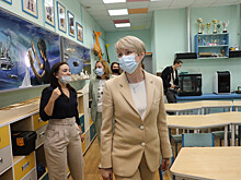 Елена Шмелева поздравила педагога нижегородского победителя Международной олимпиады по биологии