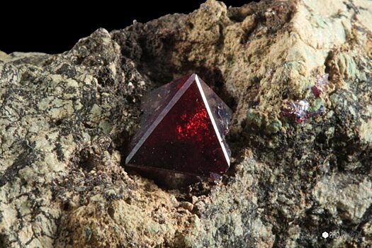 Кандидат в унобтаний: при получении ридберговских поляритонов драгоценные камни оказались лучше искусственных кристаллов
