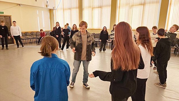 Каширские школьники учатся вести себя в обществе на занятиях по актерскому мастерству