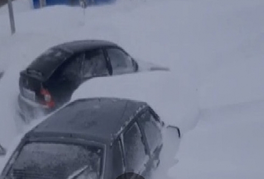 В Омской области в снежном плену оказались более сотни фур