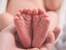 Пассажирка родила на борту самолета за час до посадки