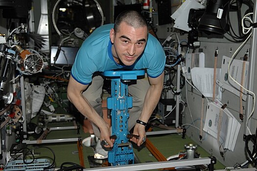 Российский космонавт назвал два способа слетать в космос