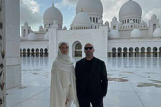 Актера Джейсона Стетхэма и модель Рози Хантингтон-Уайтли высмеяли за фото в Абу-Даби