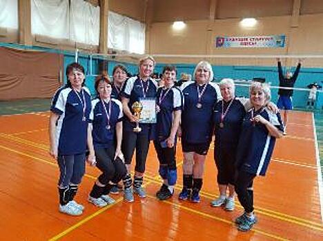 Женская команда Некрасовки заняла третье место в состязаниях по волейболу