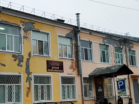 Детская поликлиника на Автозаводе треснула спустя год после ремонта