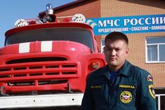 В Горно-Алтайске девочку, застрявшую в трубе, спас пожарный