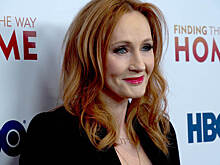 Роулинг раскритиковала издание Glamour UK за обложку с трансгендерами*