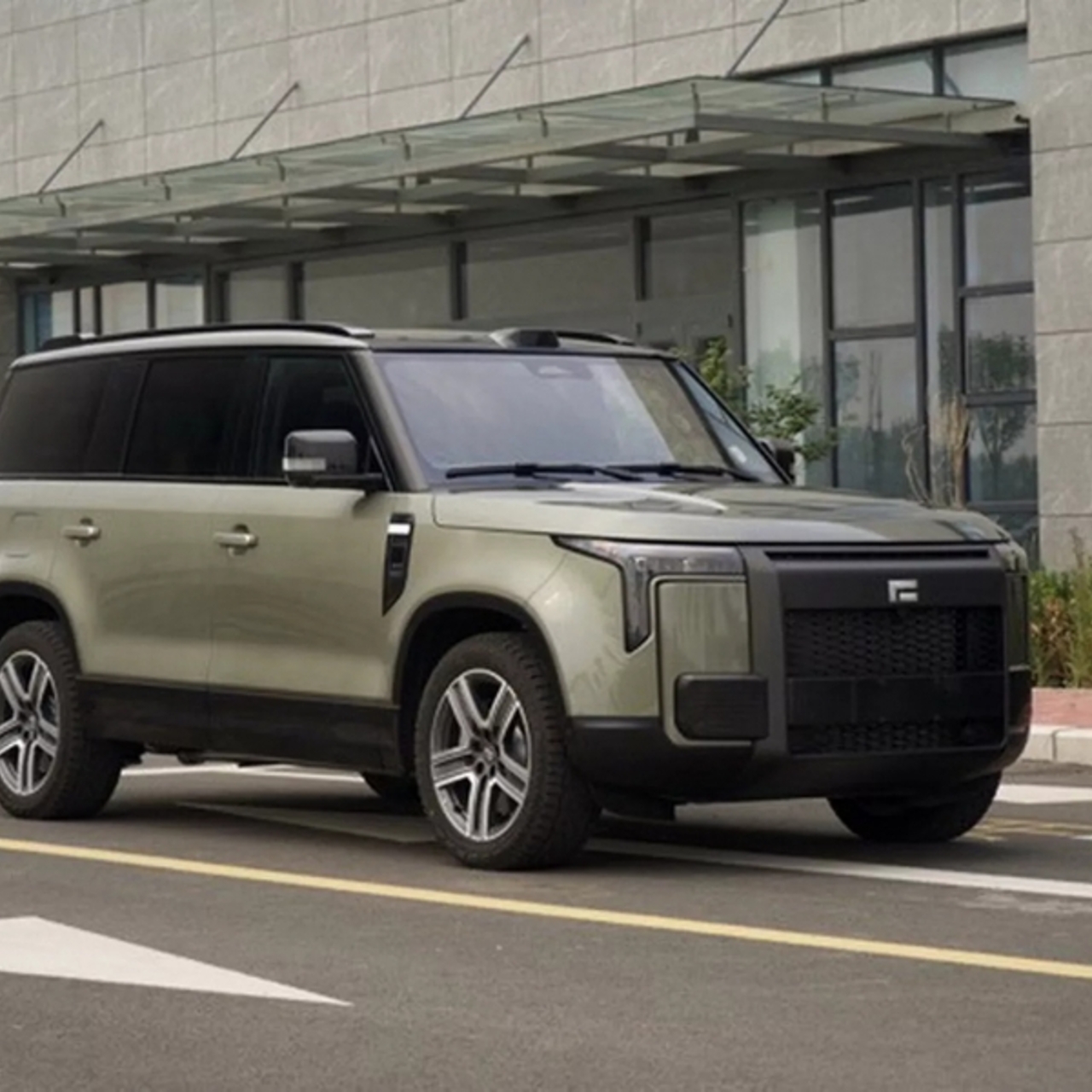 Новый внедорожник Stone 01 от BAIC выглядит клоном Defender и Range Rover -  Рамблер/авто