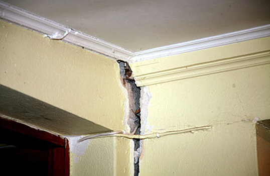 В Москве у «звездного салона» красоты поехал потолок