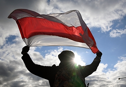 Бело-красно-белый флаг в Белоруссии предложили причислить к нацистской символике