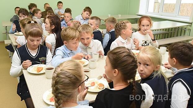 Почти 75 млн рублей выделено из федерального бюджета на горячие обеды школьникам Вологды